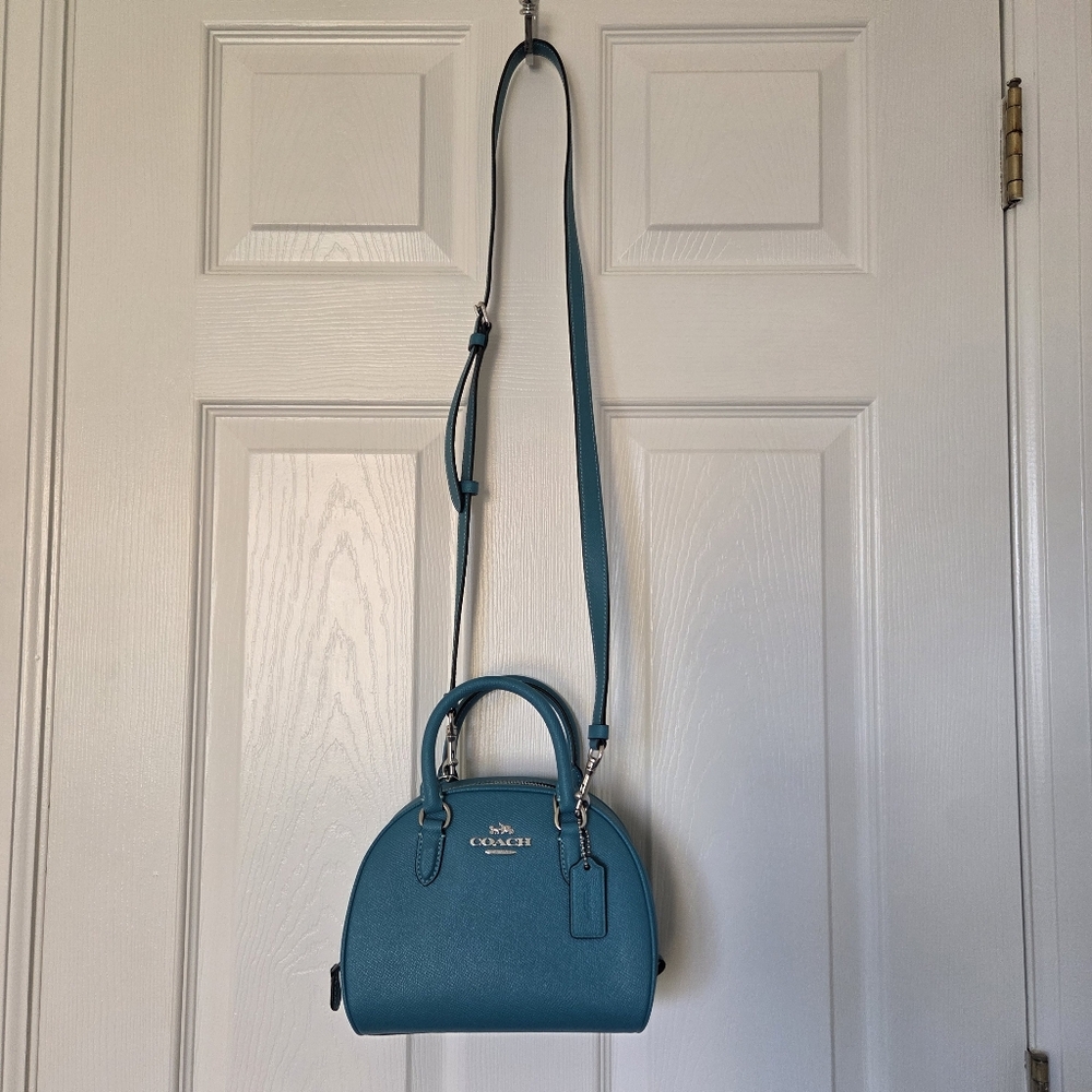 2 Piece, Stunning Coach New York matching set in a beautiful teal blue-green - Picture 12 of 12